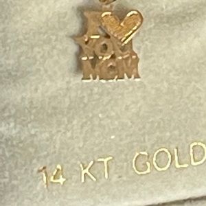 14KT Gold Delicate “I ❤️ YOU MOM” Charm- original box